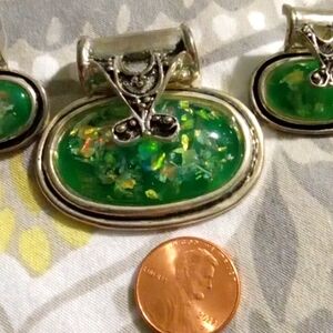 🍃🎄💋CHARMING!/ SILVERSTONE  GREEN PENDANT SET 🍃🎄